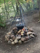 Naturkueche am Waldfloss Beim Kochen nur aufs Feuer achten und den Silbersee im Auge haben- man muss am Waldfloss nicht in der Kueche stehen.
